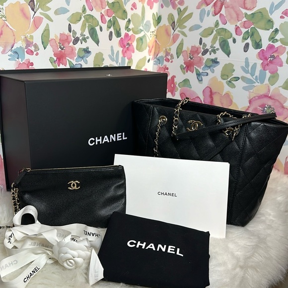 💯Authentic Chanel Quilted Shopping Bag PM Size- Good As New 🍀 - Picture 17 of 17